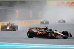 Foto zur News: Lando Norris (McLaren) und Max Verstappen (Red Bull)