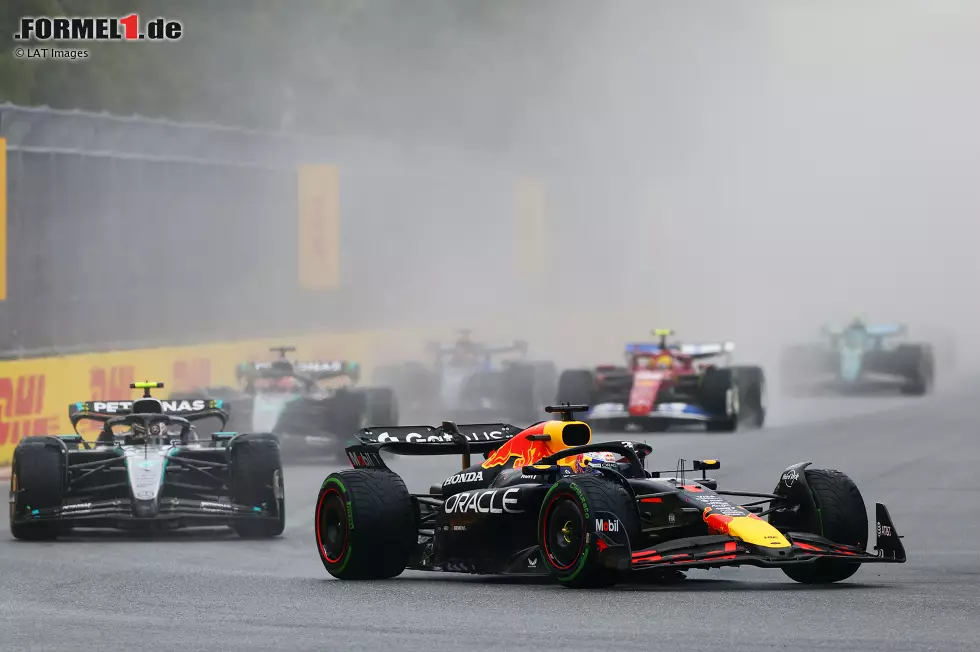 Foto zur News: Andrea Kimi Antonelli, Max Verstappen (Red Bull) und George Russell (Mercedes)