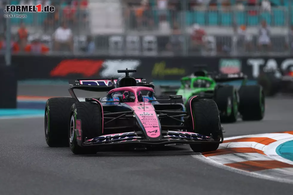 Foto zur News: Pierre Gasly (Alpine) und Nico Hülkenberg (Sauber)