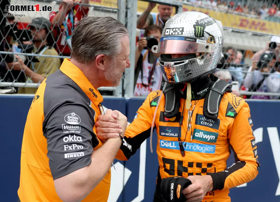 Foto zur News: Zak Brown und Lando Norris (McLaren)
