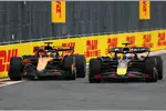 Foto zur News: Max Verstappen (Red Bull) und Oscar Piastri (McLaren)