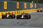 Foto zur News: Max Verstappen (Red Bull) und Oscar Piastri (McLaren)