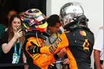 Foto zur News: Oscar Piastri (McLaren) und Lando Norris (McLaren)