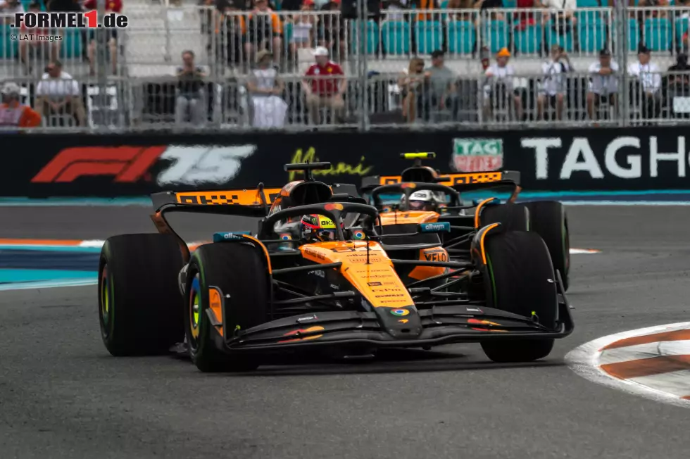 Foto zur News: Oscar Piastri (McLaren) und Lando Norris (McLaren)