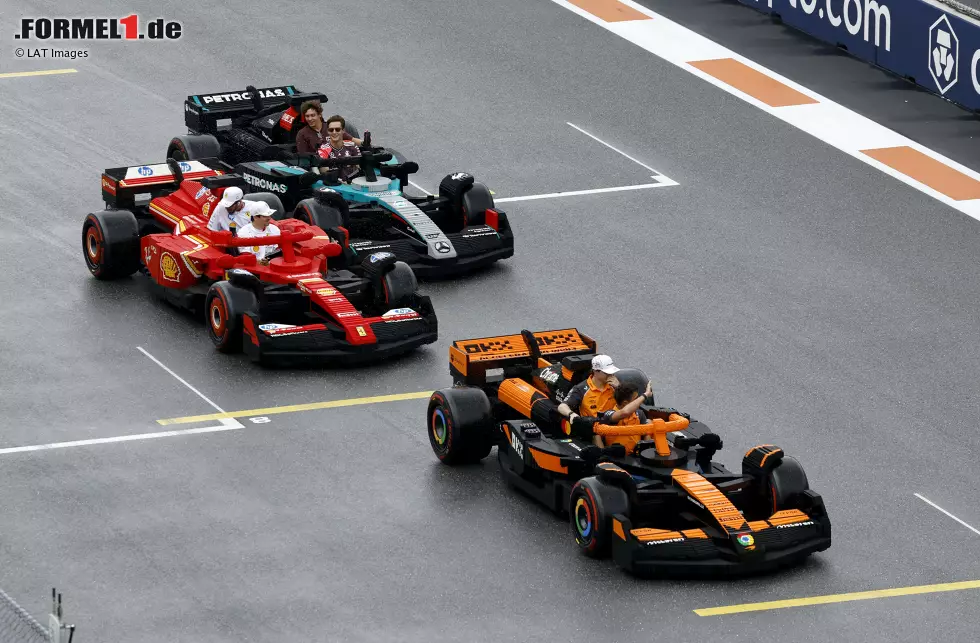 Andrea Kimi Antonelli, Lando Norris (McLaren), Oscar Piastri (McLaren), Charles Leclerc (Ferrari), Lewis Hamilton (Ferrari) und George Russell (Mercedes) Foto zur News: Andrea Kimi Antonelli, Lando Norris (McLaren), Oscar Piastri (McLaren), Charles Leclerc (Ferrari), Lewis Hamilton (Ferrari) und George Russell (Mercedes)
