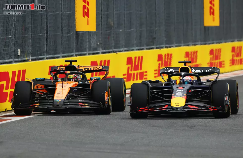 Foto zur News: Max Verstappen (Red Bull) und Oscar Piastri (McLaren)