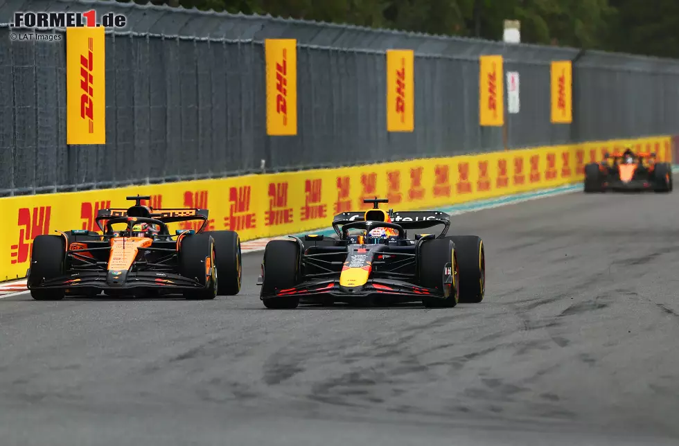 Foto zur News: Max Verstappen (Red Bull) und Oscar Piastri (McLaren)