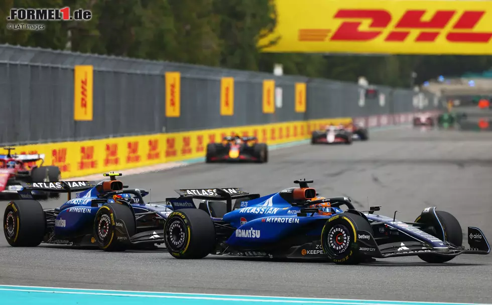 Foto zur News: Alexander Albon (Williams) und Carlos Sainz (Williams)