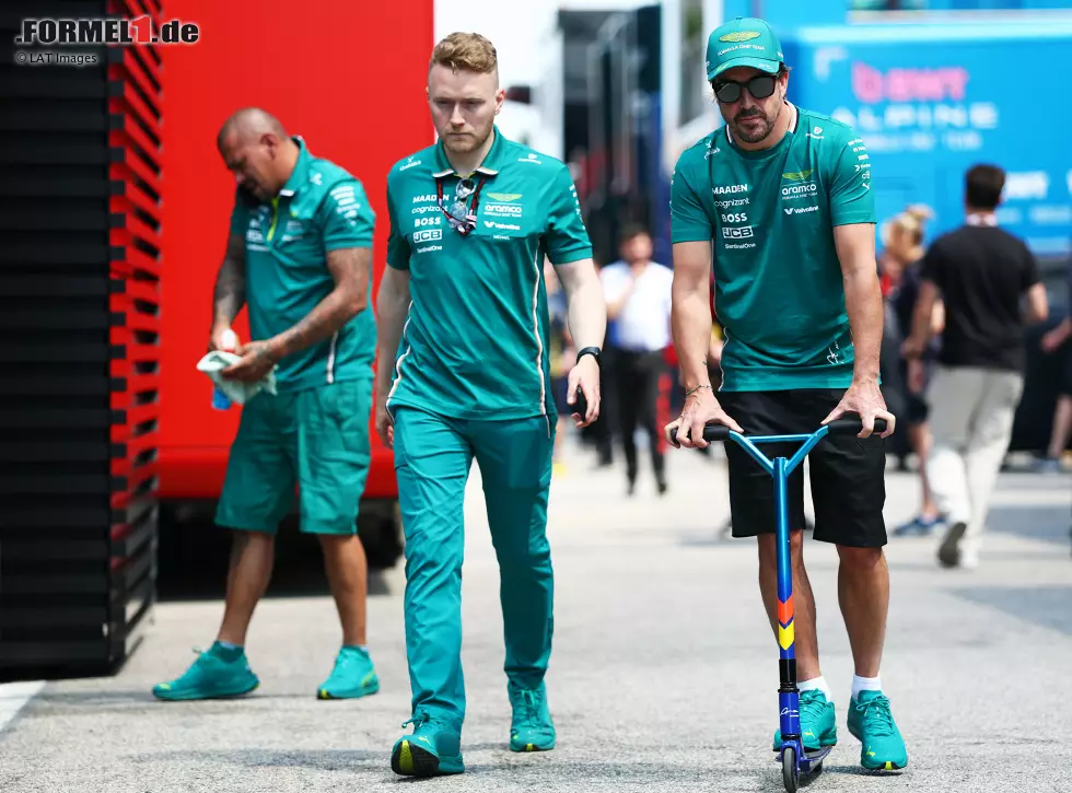 Foto zur News: Fernando Alonso (Aston Martin)