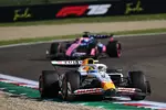 Foto zur News: Isack Hadjar (Racing Bulls) und Pierre Gasly (Alpine)