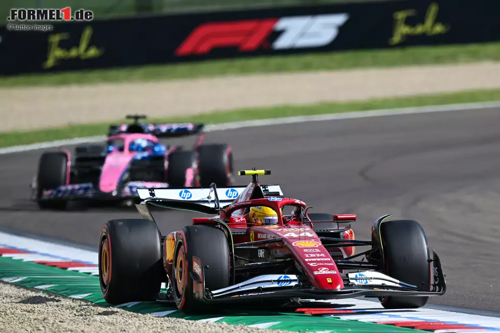 Foto zur News: Lewis Hamilton (Ferrari) und Pierre Gasly (Alpine)