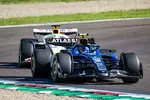 Foto zur News: Carlos Sainz (Williams) und Isack Hadjar (Racing Bulls)