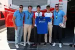 Foto zur News: Oliver Bearman (Haas) und Esteban Ocon (Haas)