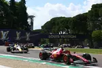 Foto zur News: Charles Leclerc (Ferrari) und Isack Hadjar (Racing Bulls)