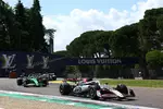 Foto zur News: Esteban Ocon (Haas) und Nico Hülkenberg (Sauber)