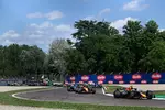 Foto zur News: Max Verstappen (Red Bull), Oscar Piastri (McLaren) und George Russell (Mercedes)