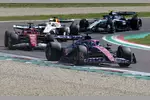 Foto zur News: Pierre Gasly (Alpine) und Charles Leclerc (Ferrari)