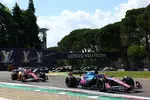 Foto zur News: Pierre Gasly (Alpine) und Charles Leclerc (Ferrari)