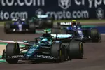 Foto zur News: Alexander Albon (Williams), Fernando Alonso (Aston Martin) und Carlos Sainz (Williams)