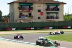Foto zur News: Gabriel Bortoleto (Sauber), Pierre Gasly (Alpine) und Liam Lawson (Racing Bulls)