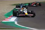 Foto zur News: Andrea Kimi Antonelli, Isack Hadjar (Racing Bulls) und Lewis Hamilton (Ferrari)
