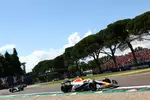 Foto zur News: Liam Lawson (Racing Bulls) und Nico Hülkenberg (Sauber)