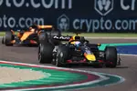 Foto zur News: Max Verstappen (Red Bull) und Oscar Piastri (McLaren)