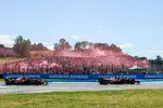Foto zur News: Charles Leclerc (Ferrari) und Lewis Hamilton (Ferrari)