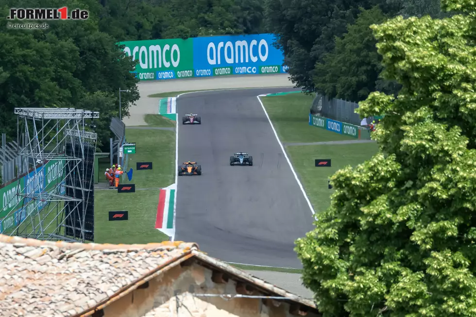 Foto zur News: Lando Norris (McLaren) und George Russell (Mercedes)