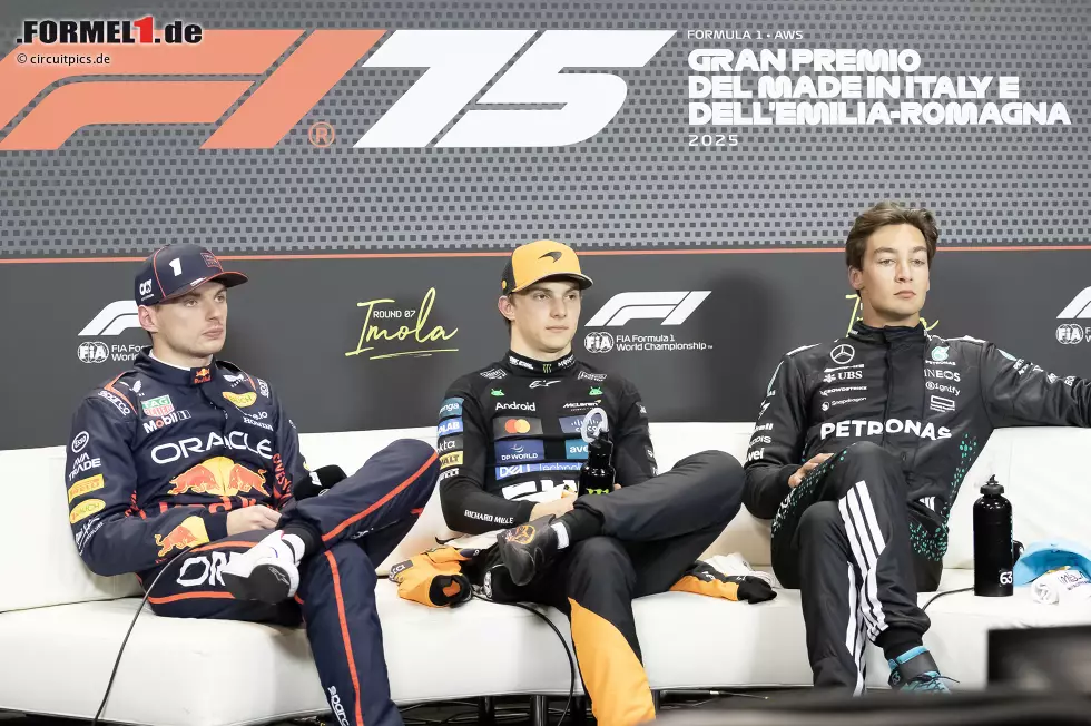 Foto zur News: Max Verstappen (Red Bull), Oscar Piastri (McLaren) und George Russell (Mercedes)