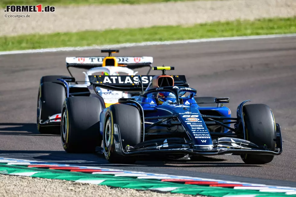 Foto zur News: Carlos Sainz (Williams) und Isack Hadjar (Racing Bulls)