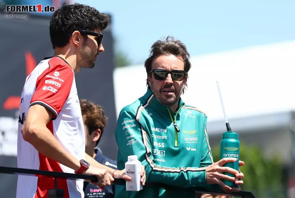 Foto zur News: Esteban Ocon (Haas) und Fernando Alonso (Aston Martin)