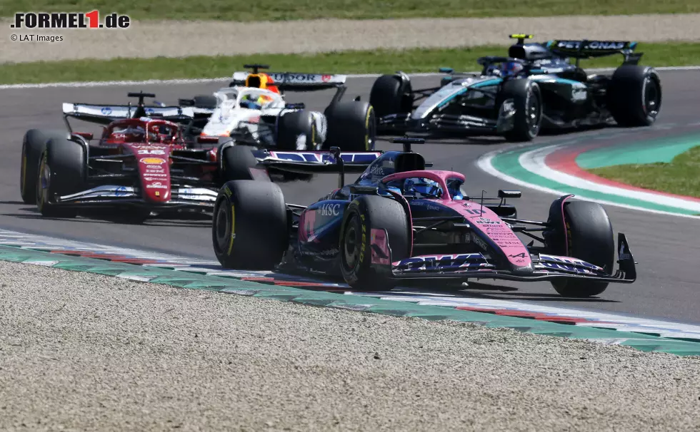 Foto zur News: Pierre Gasly (Alpine) und Charles Leclerc (Ferrari)