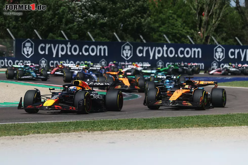 Max Verstappen (Red Bull), Oscar Piastri (McLaren), George Russell (Mercedes) und Lando Norris (McLaren) Foto zur News: Max Verstappen (Red Bull), Oscar Piastri (McLaren), George Russell (Mercedes) und Lando Norris (McLaren)
