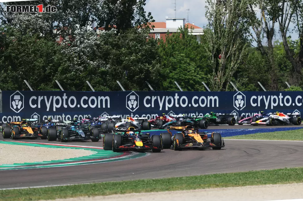 Max Verstappen (Red Bull), Oscar Piastri (McLaren), George Russell (Mercedes) und Lando Norris (McLaren) Foto zur News: Max Verstappen (Red Bull), Oscar Piastri (McLaren), George Russell (Mercedes) und Lando Norris (McLaren)