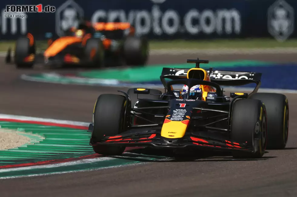 Foto zur News: Max Verstappen (Red Bull) und Oscar Piastri (McLaren)