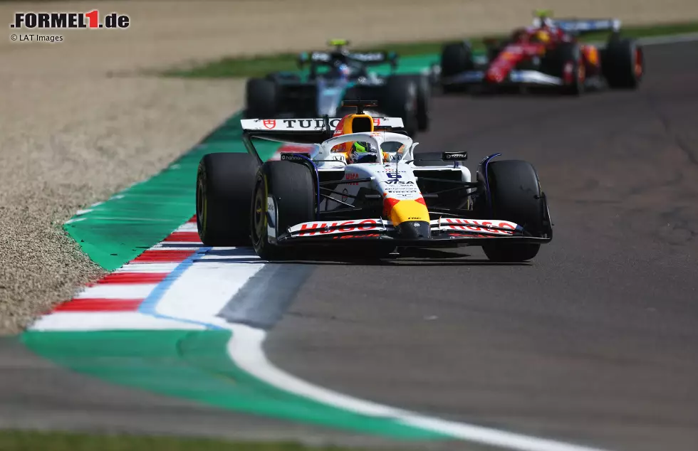 Foto zur News: Andrea Kimi Antonelli, Isack Hadjar (Racing Bulls) und Lewis Hamilton (Ferrari)