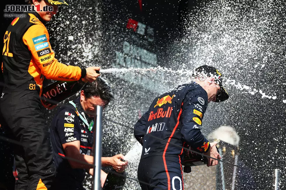 Foto zur News: Oscar Piastri (McLaren) und Max Verstappen (Red Bull)