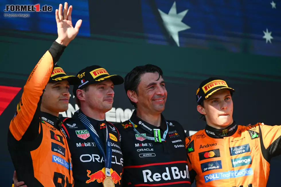 Foto zur News: Max Verstappen (Red Bull), Lando Norris (McLaren) und Oscar Piastri (McLaren)