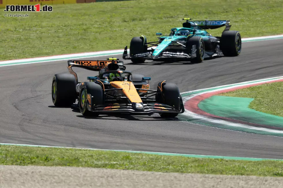 Foto zur News: Lando Norris (McLaren) und Fernando Alonso (Aston Martin)