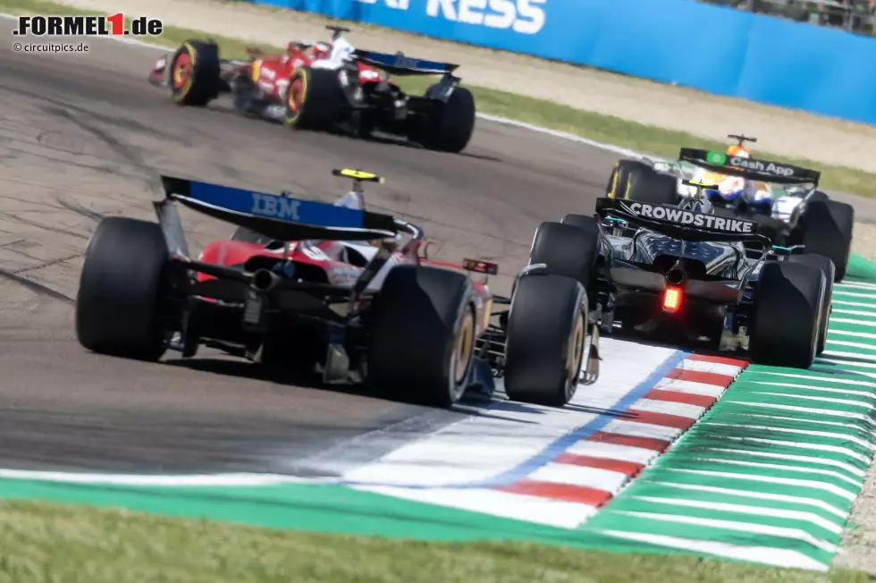 Foto zur News: Andrea Kimi Antonelli und Lewis Hamilton (Ferrari)