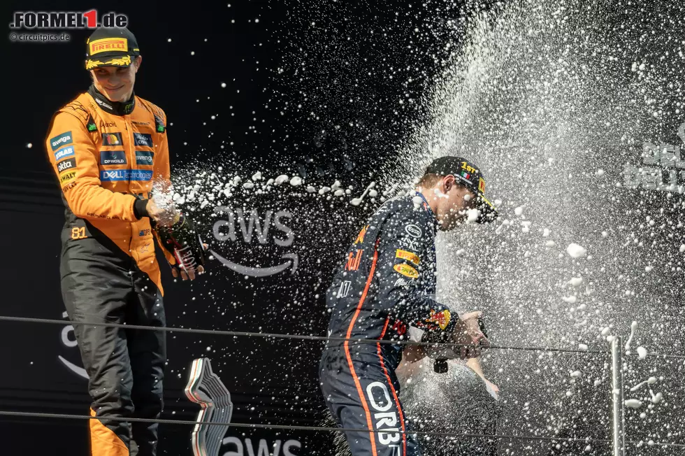 Foto zur News: Oscar Piastri (McLaren) und Max Verstappen (Red Bull)
