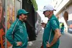Foto zur News: Fernando Alonso (Aston Martin) und Adrian Newey
