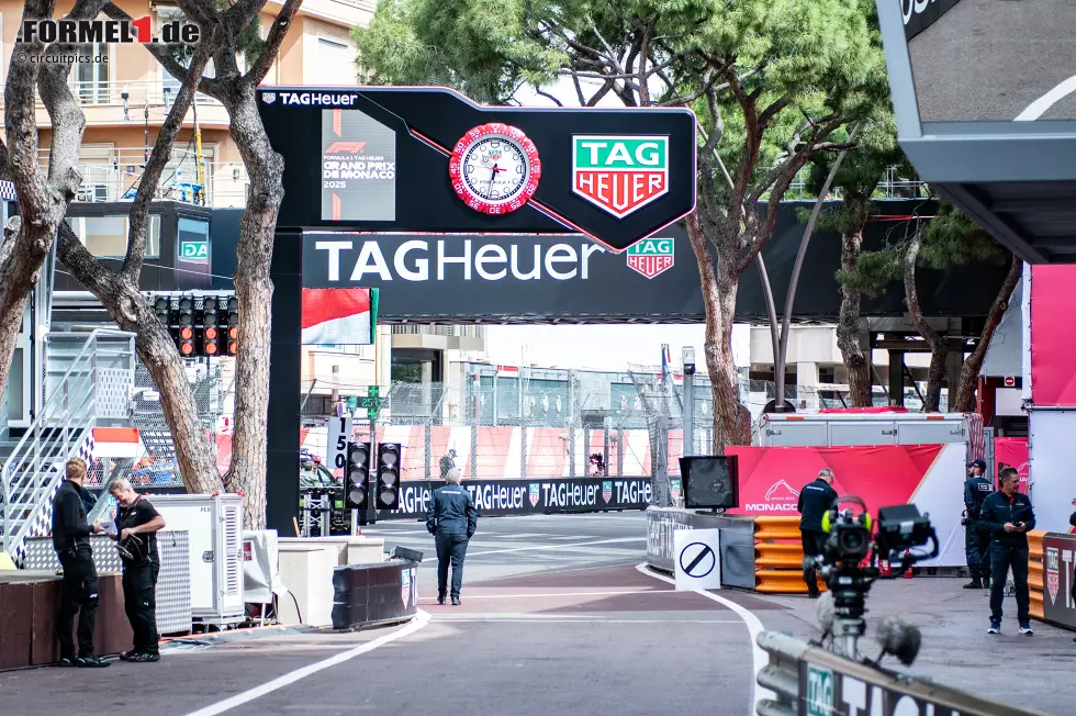 Foto zur News: Boxengassen-Ausfahrt in Monaco