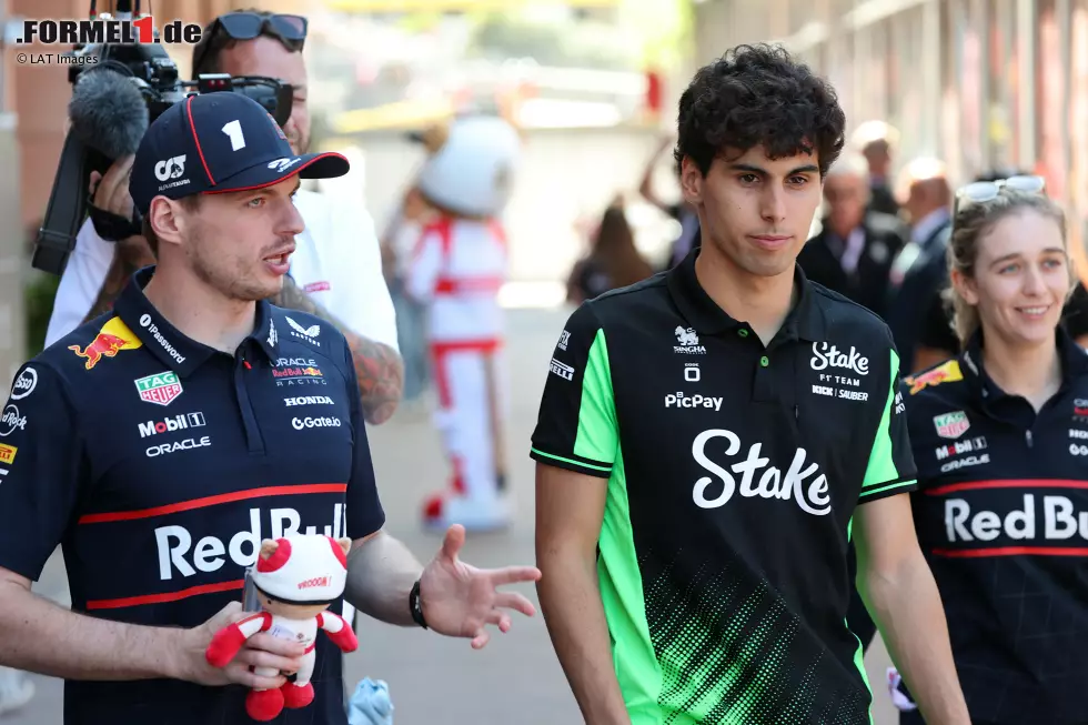 Foto zur News: Max Verstappen (Red Bull) und Gabriel Bortoleto (Sauber)