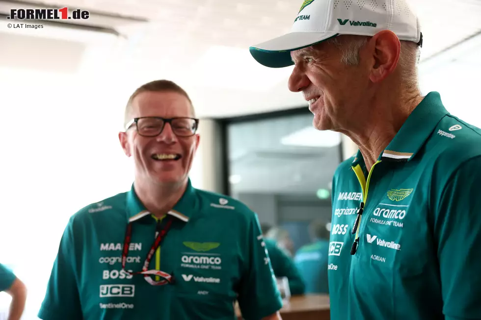 Foto zur News: Andy Cowell mit Adrian Newey (Aston Martin)