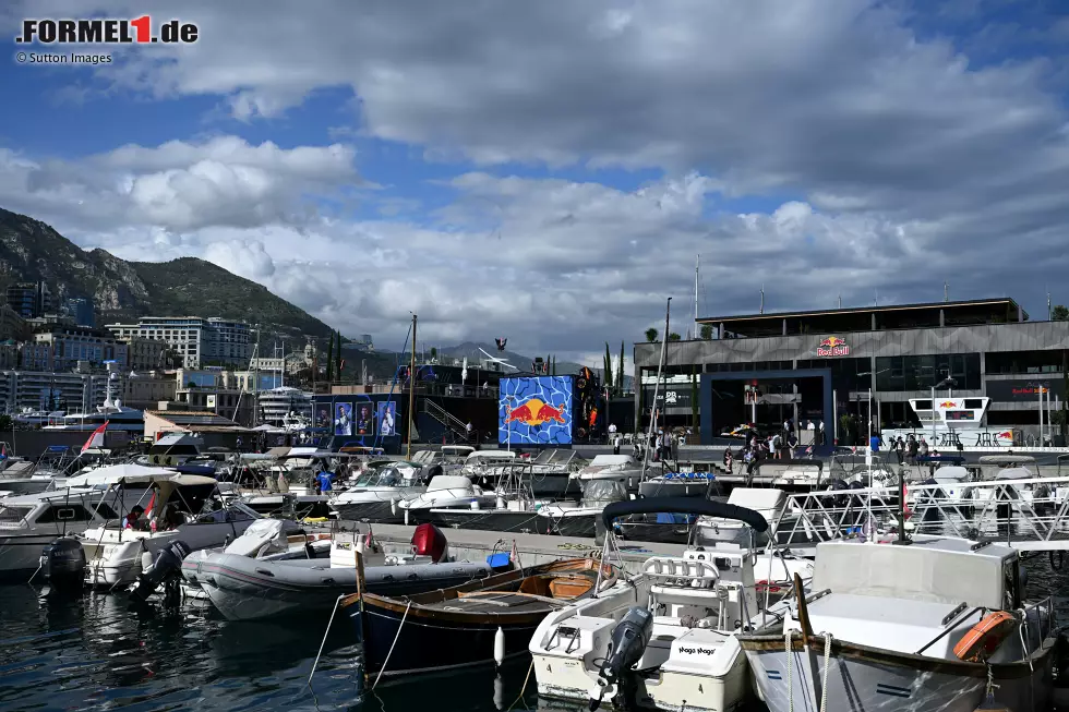 Foto zur News: Blick auf das Formel-1-Fahrerlager in Monaco