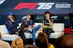 Foto zur News: Alexander Albon (Williams), Max Verstappen (Red Bull) und Gabriel Bortoleto (Sauber)
