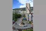 Foto zur News: Alexander Albon (Williams) und Charles Leclerc (Ferrari)