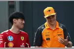 Foto zur News: Guanyu Zhou und Oscar Piastri (McLaren)